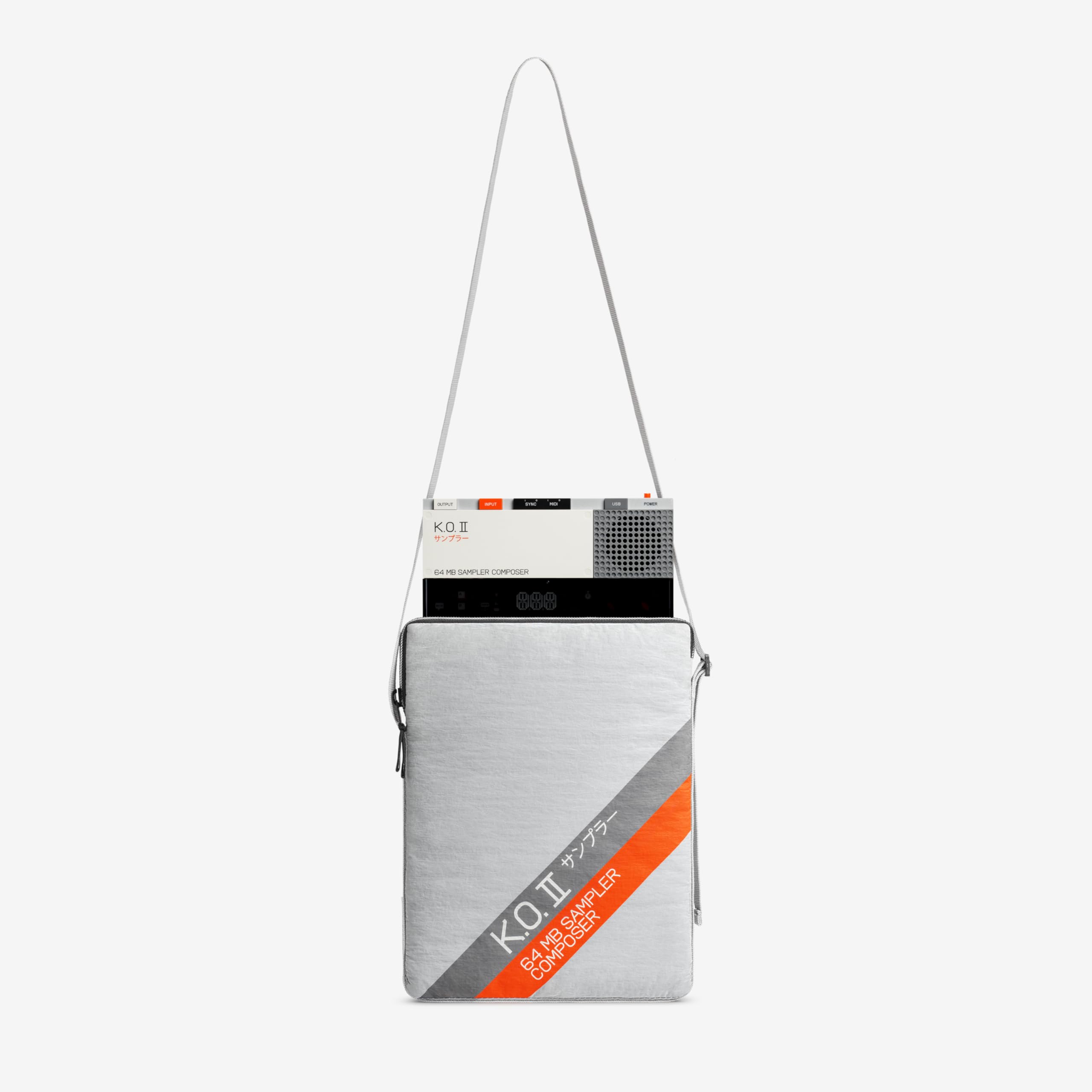 teenage-engineering-ep-133-k-o-ii-soft-bag-tragetasche-silber-grau-200x260x20-mm image 2