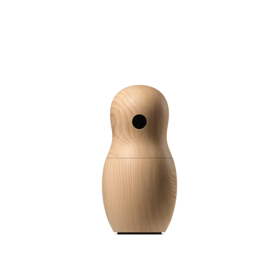 teenage-engineering-ch-8-olga-chorsingende-holzpuppe-mit-lautsprecher image 1